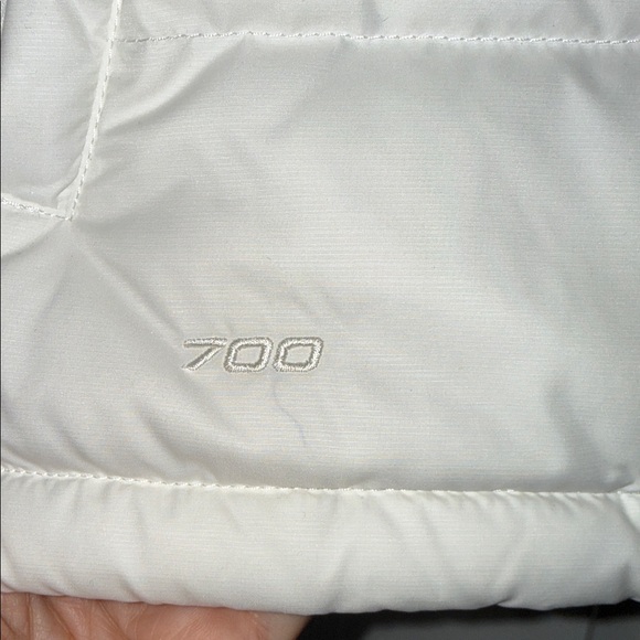 The North Face Women's Ivory Puffer Vest - Size XL - Picture 3 of 7